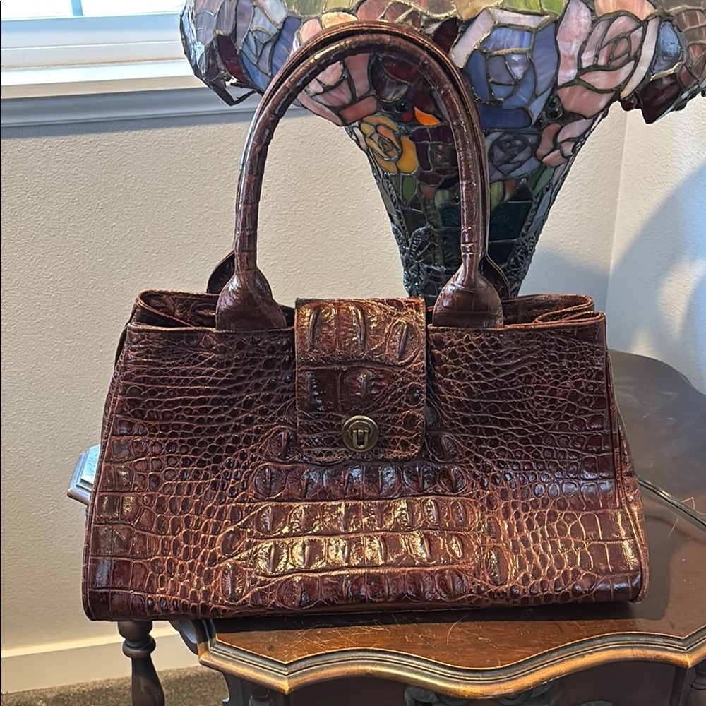 VEARI Elegant Brown Crocodile-Embossed Women's Bag